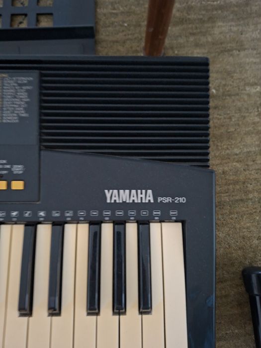 Teclado Yamaha  PSR 210