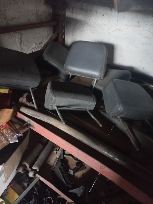 Продам підголовники уаз хантер.