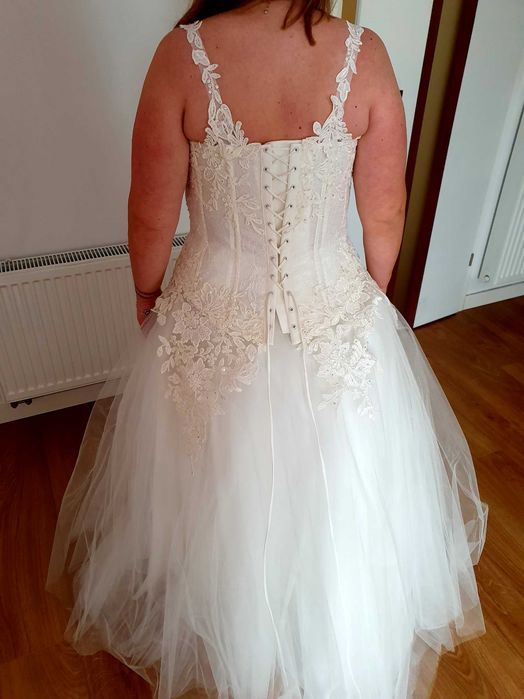 Suknia ślubna kolor ecru