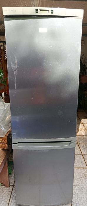 Vendo Frigorífico para peças gavetas plásticas tudo novo 60€