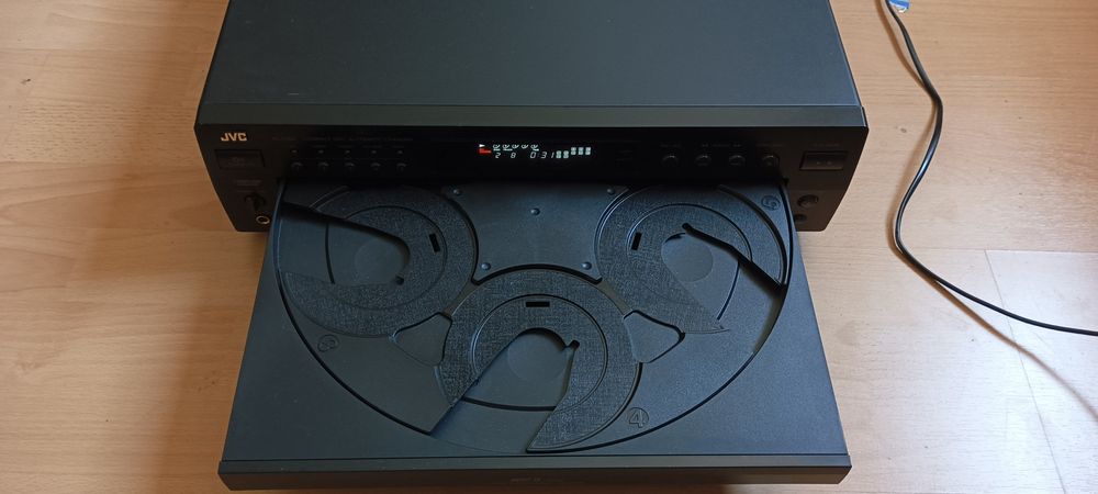 Odtwarzacz  CD JVC XL-F254,Philips 930