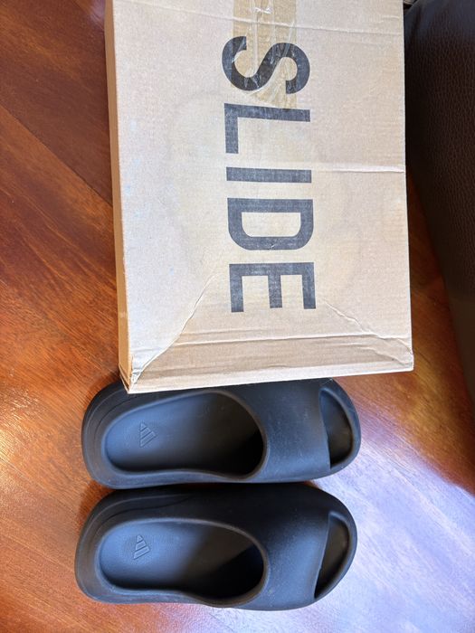 yeazy slides pretas