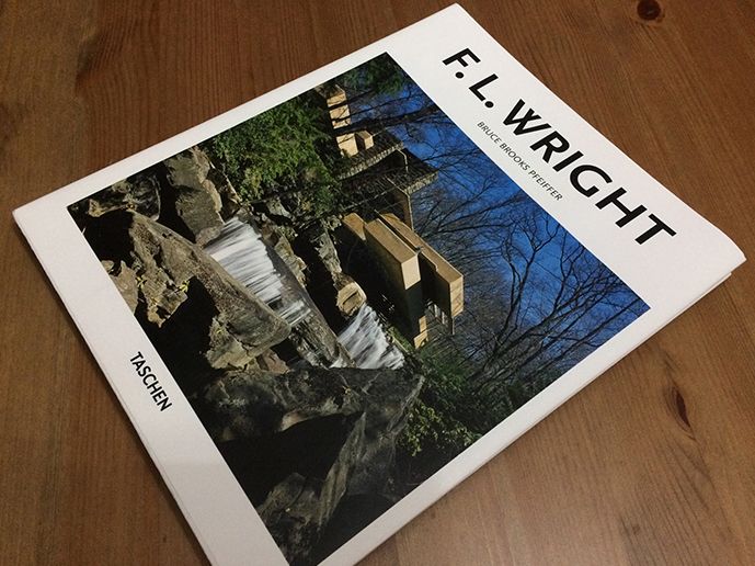 Livro Frank Lloyd Wright (inglês) - novo
