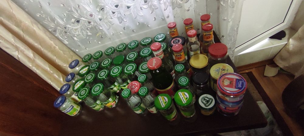 Банки з закруткой разные, разной формы очень много, скидка