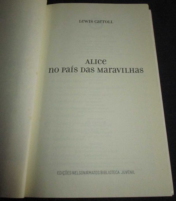Livro Alice no país das maravilhas Lewis Carroll