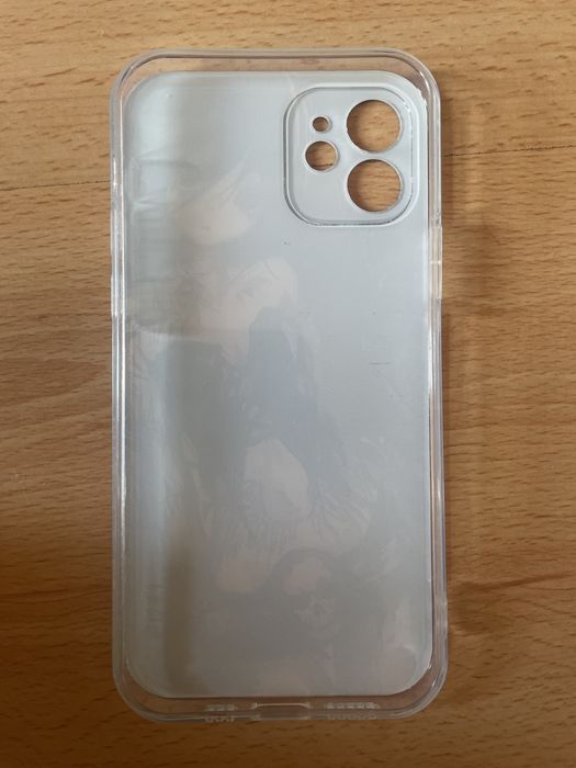Чехол для iPhone 12, в хорошем состоянии
