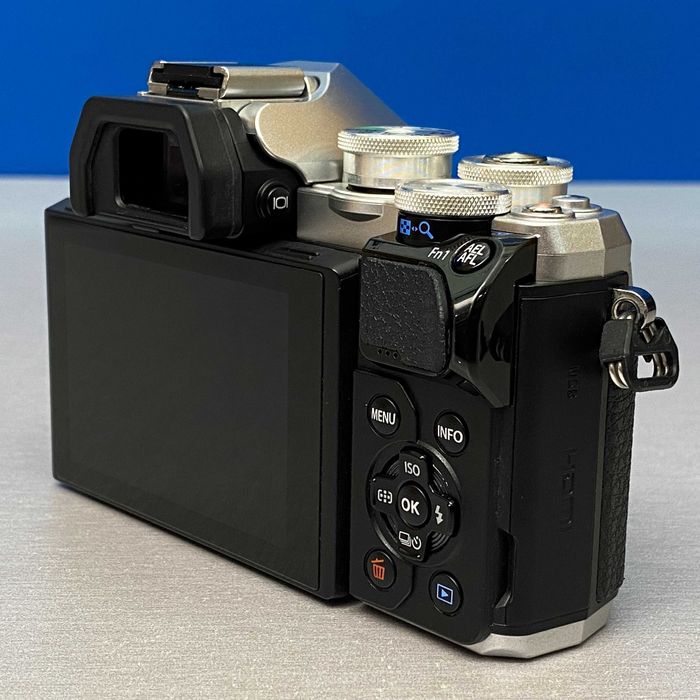 Olympus OM-D E-M10 Mark III (Corpo) - 16.1MP