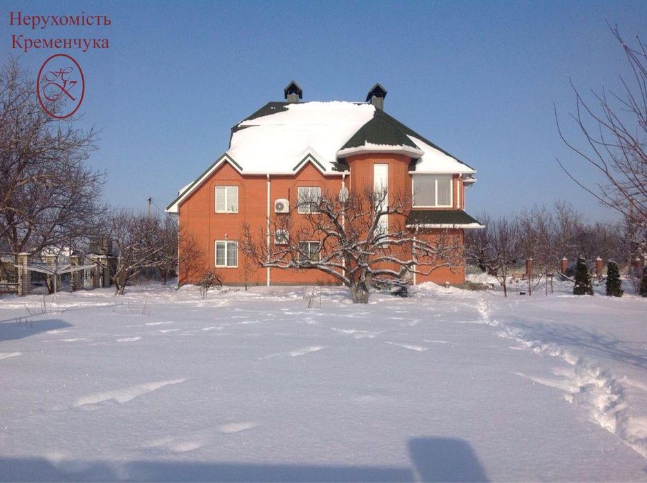 Продаж 3-поверхового будинку біля лісу та річки