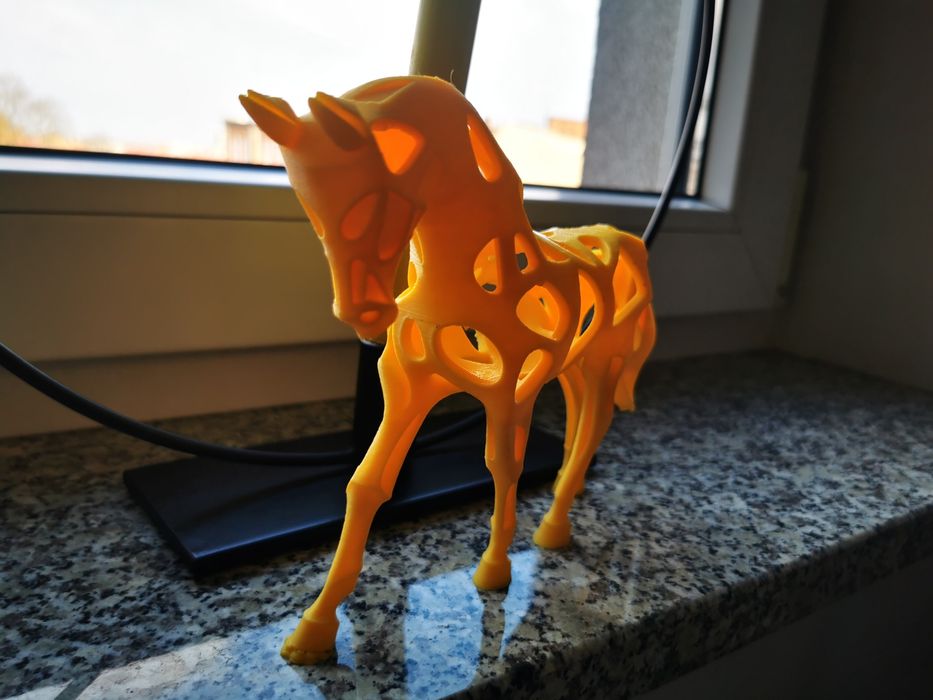 Żółty ażurowy Koń 3d