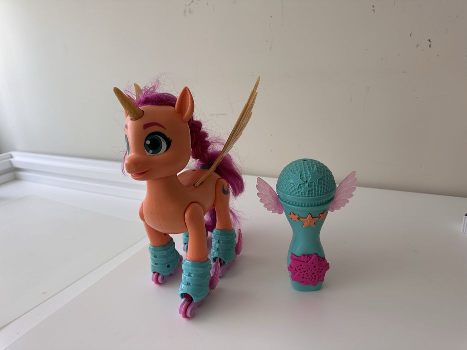 Hasbro My Little Pony Sunny Canta e Dança