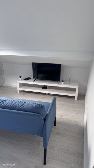 T0 remodelado a 3' do metro da Reboleira