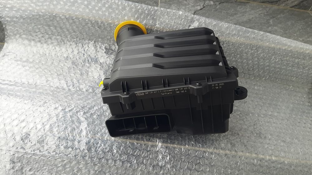 Корпус повітряного фільтра Jetta MK7 5QM129607C  5QM129620B
