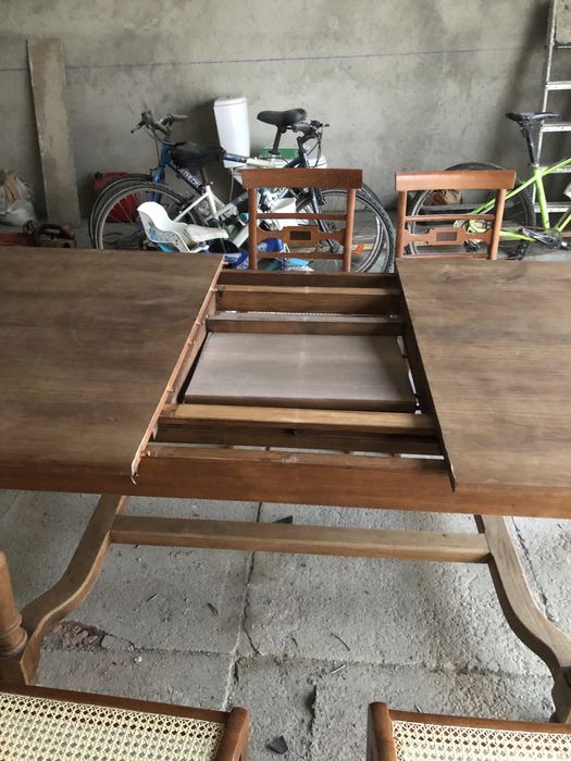 Vendo mesa de madeira maciça mais 6 cadeiras