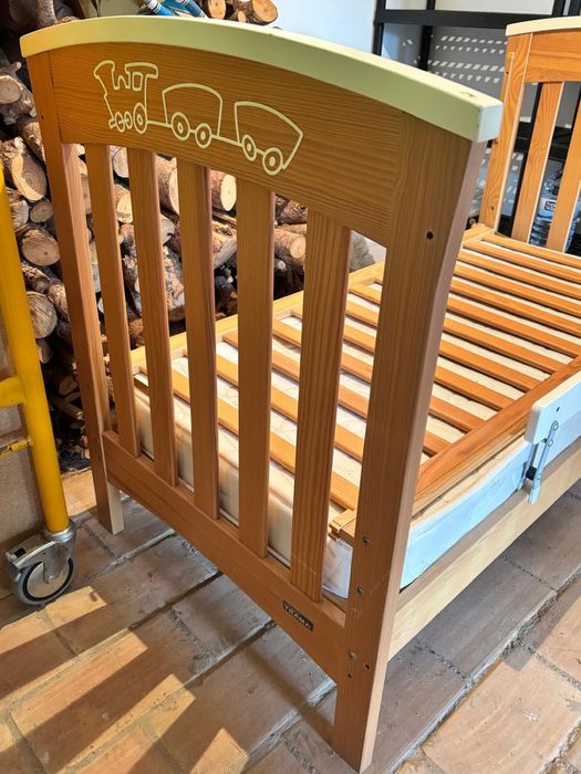 Cama de criança marca Trama com colchão