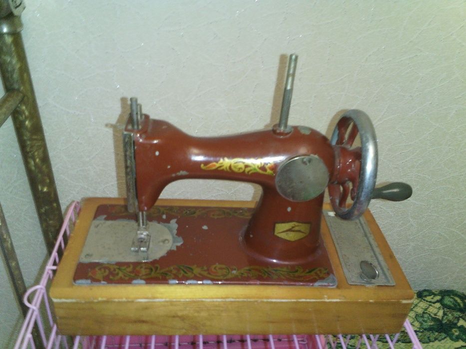 Швейная машинка детская ссср.