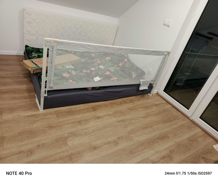 Dostawka do łóżka zabezpieczająca dla dziecka