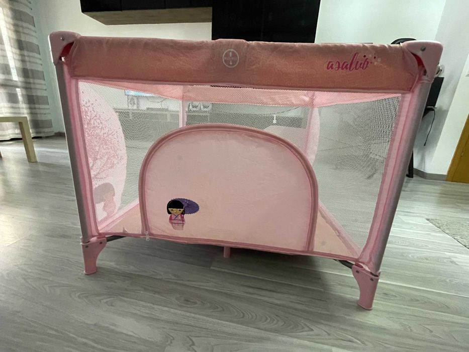 Parque de Bebé Rosa em Excelente Estado