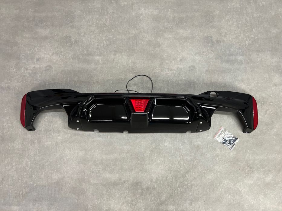 Дифузор (дві сторони) - M5 CS ( LED ) - BMW 5 ( G30 )