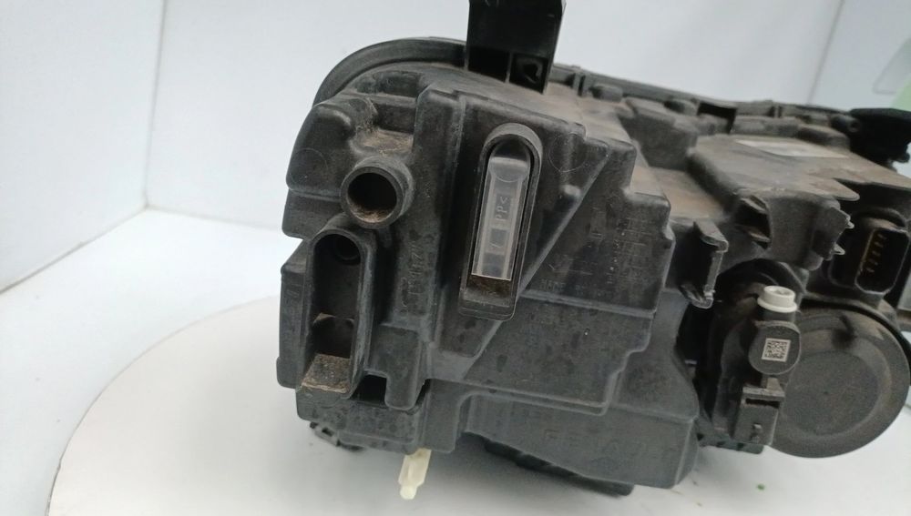 Ótica / farol esquerda DACIA Duster (HM_)