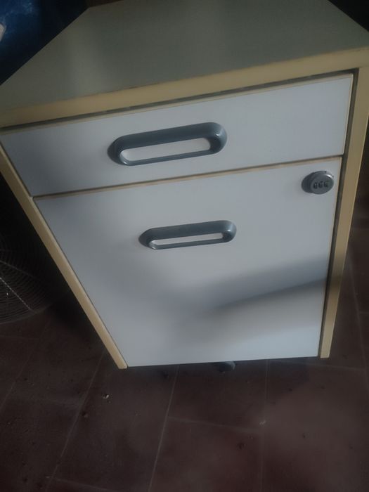 Bloco de gavetas IKEA para escritório