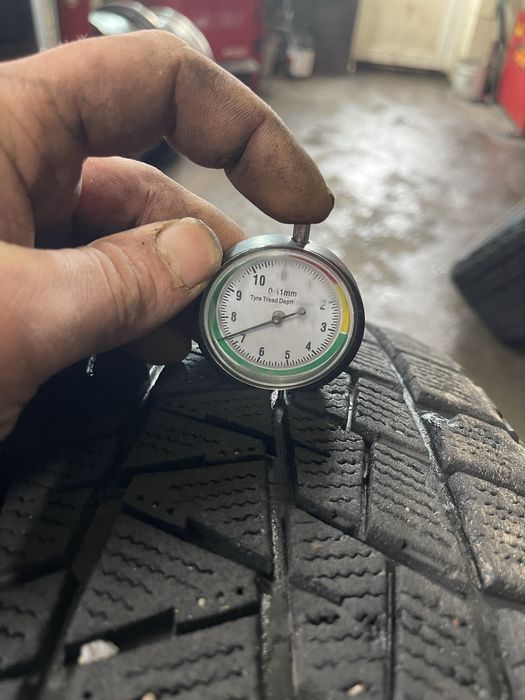 Продам комплект зимових шин 245/50 R20 Bridgestone Blizzak DM-V1