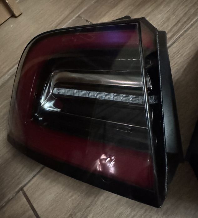 Tesla Model 3, задні ліхтарі