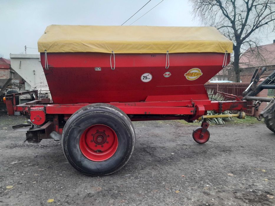 Rozsiewacz wapna Bredal 8 ton
