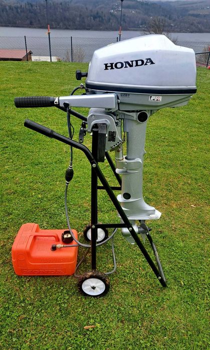 Silnik zaburtowy Honda 5KM (3.7KW)