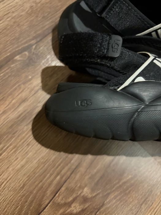 Босоножки    UGG