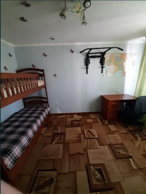 Продається двокімнатнак вартира на Новомиколаївці.