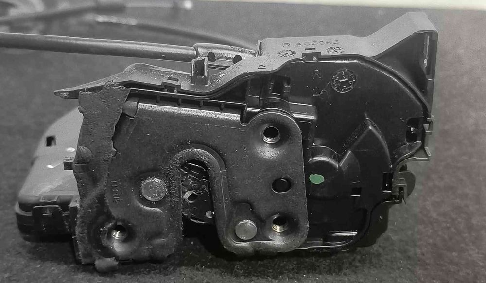 Fechadura / Fecho Porta Trás Direito 825028903R - RENAULT MEGANE IV Hatchback