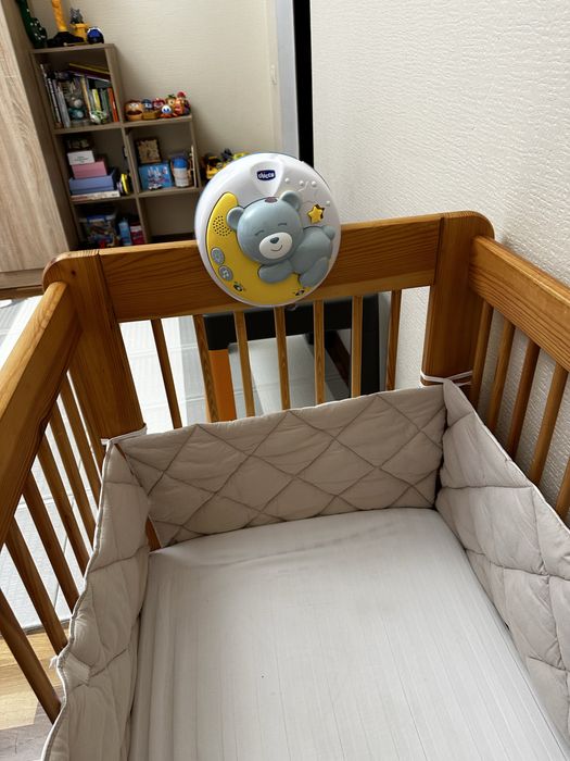 Кроватка детская, деревянная