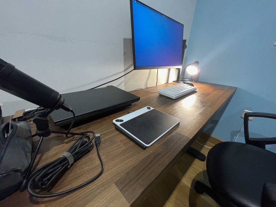 Secretária Karlby Nogueira + Estrutura Bekant IKEA