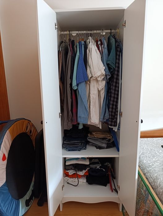 Roupeiro branco de criança