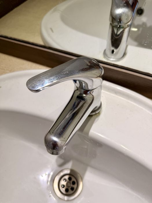 Lavatório WC (Valadares) com pedra e torneira incluída
