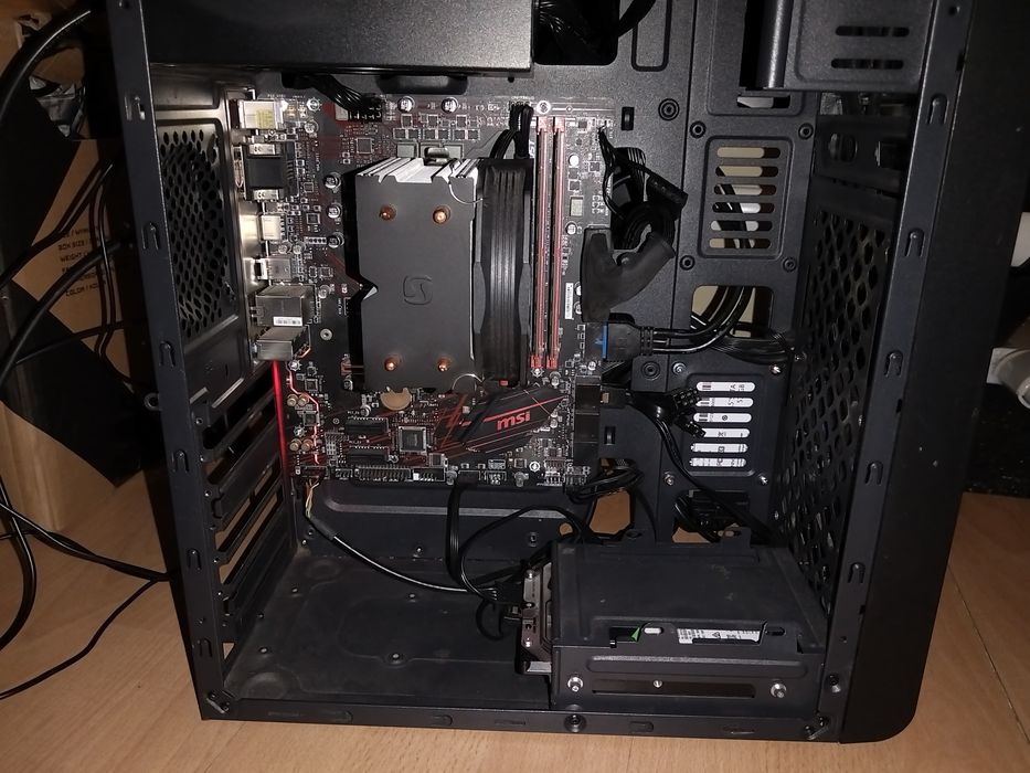 Intel i7 8700, 16 gb ram, SSD 500 gb, HDD 2TB