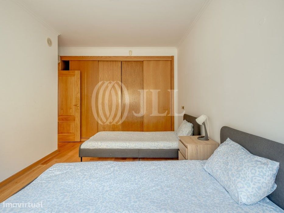 Apartamento T4, com terraço e estacionamento, em Lisboa