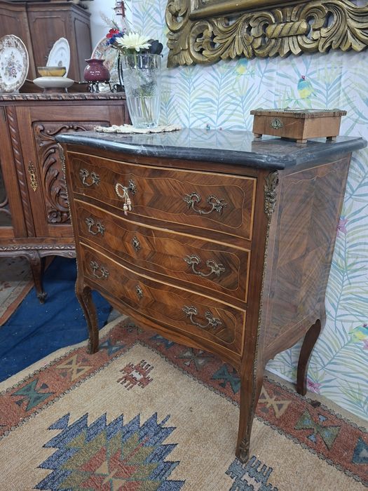 Cómodas , móvel bar luisXV entre outros