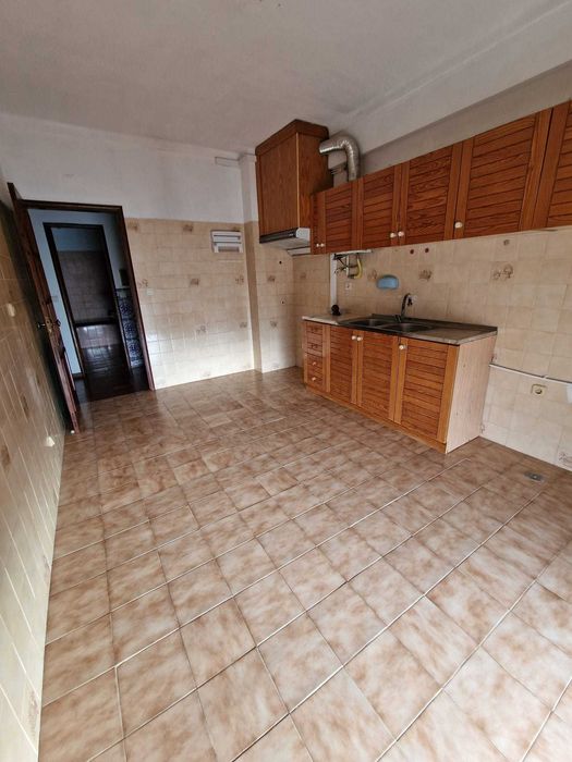 Vende-se Apartamento T2 em Seia