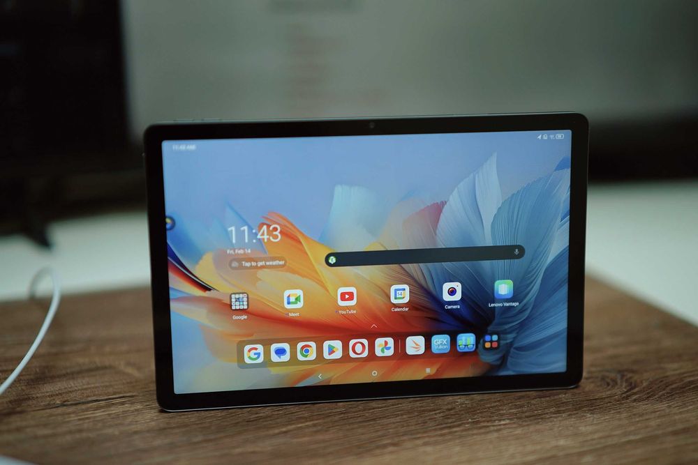 Недорогий планшет Lenovo Tab з металевим корпусом та стилусом