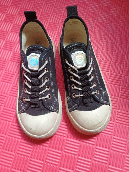 Продам кеди на дівчинку/хлопця