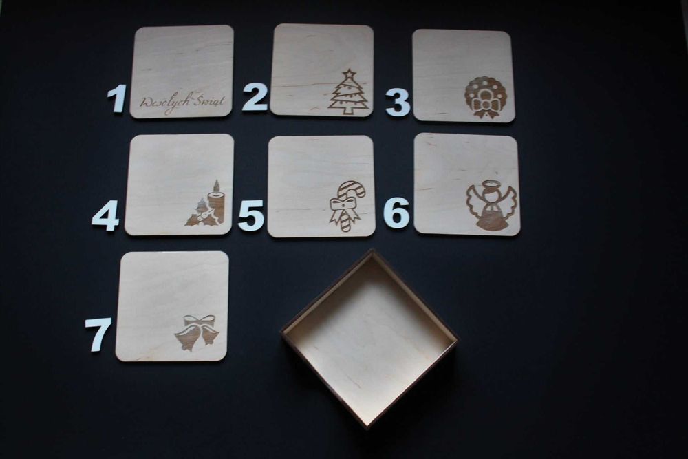 Świąteczne podkładki pod kubki + pudełko Wesołych Świąt 7 szt 10x10cm