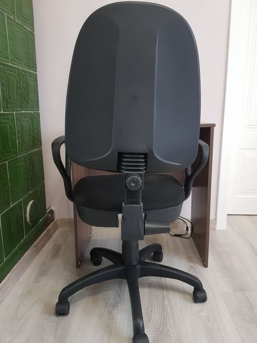 Стіл та стілець для комп'ютера чи ноутбука