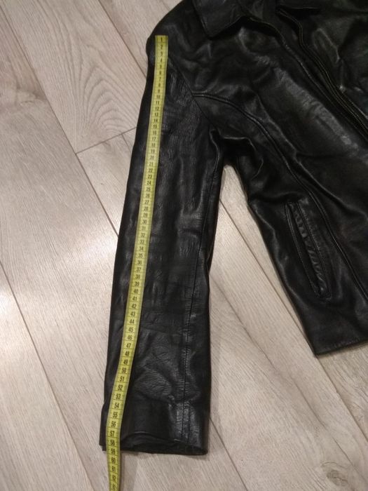 Жіноча шкіряна куртка