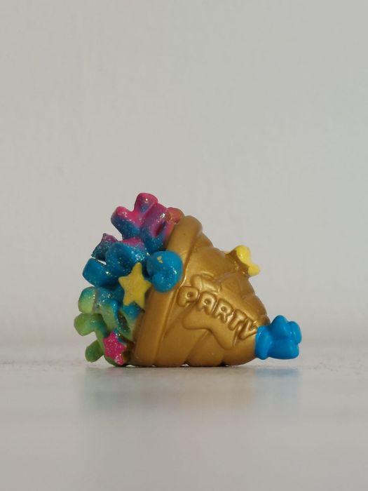 Moji pops exclusive celebrity