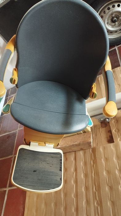 Cadeira Elevatória Elétrica Mobilidade Reduzida STANNAH subir e descer