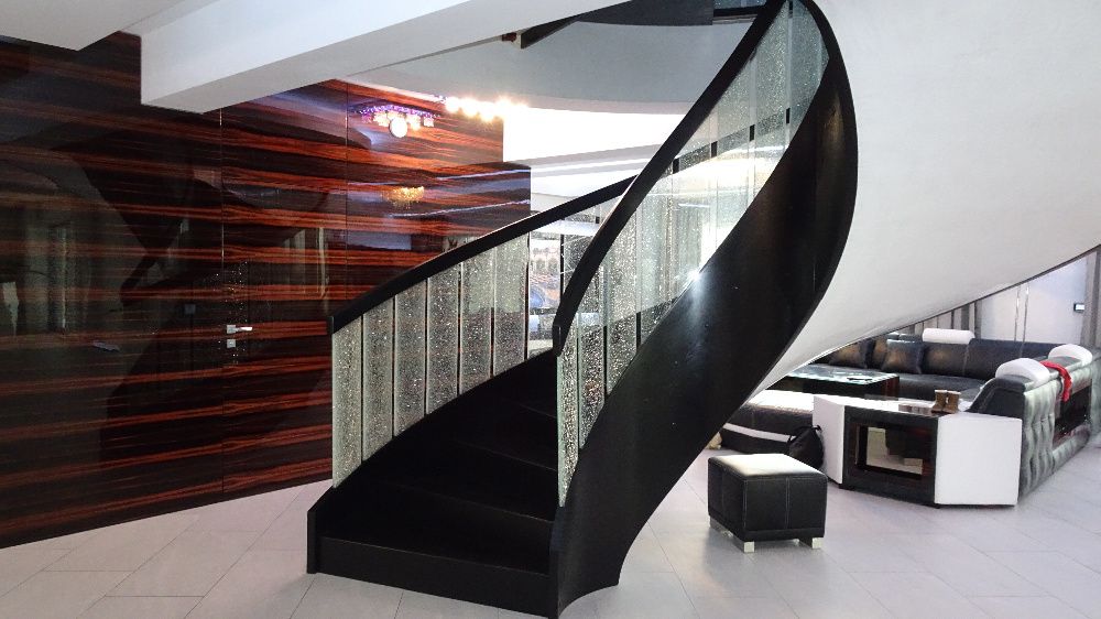 Balustrady, barierki nierdzewne, schody, zadaszenia.