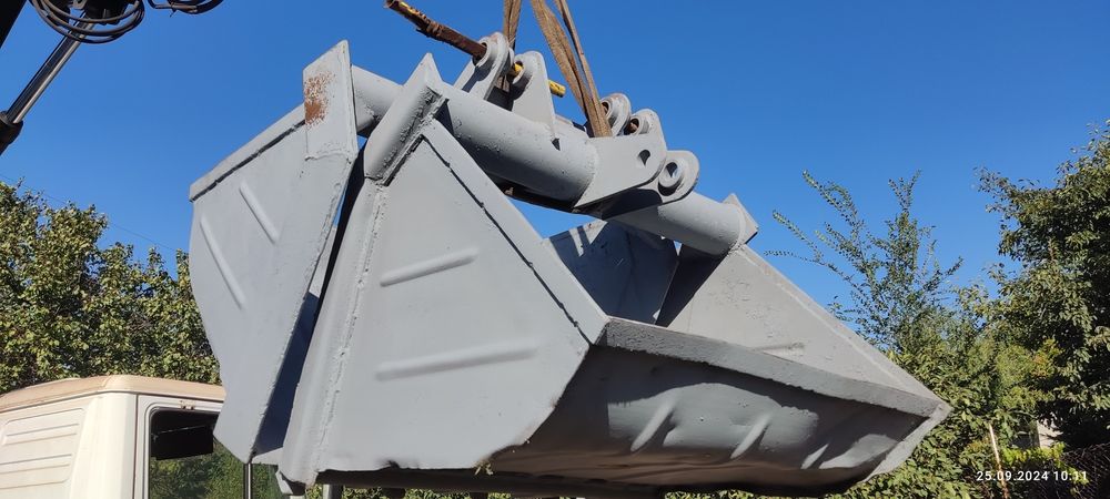 Продам маніпулятор-навантажувач + ковші