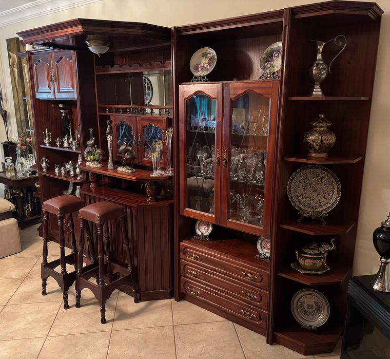 Móvel Bar com Cristaleira