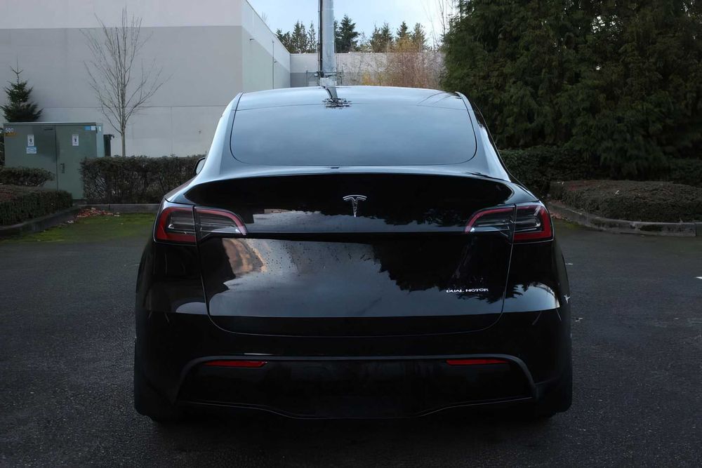 Tesla Model Y Long Range      2023
